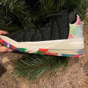 Nike LeBron James Gang shoes, Edition 18